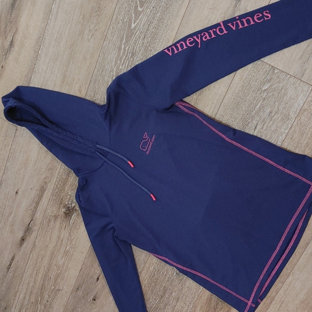 Vineyard Vines performance top